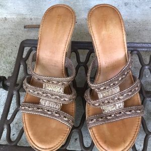 Naturalizes size 9 Brown wedge sandal slipons